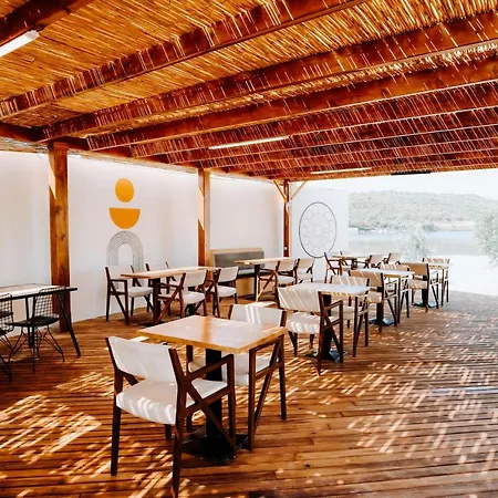 Anda Bistro & מלון