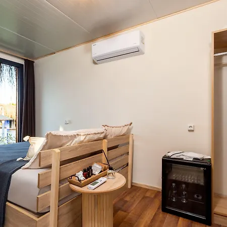 מלון Anda Bistro & *