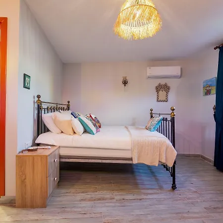 מלון Anda Bistro &